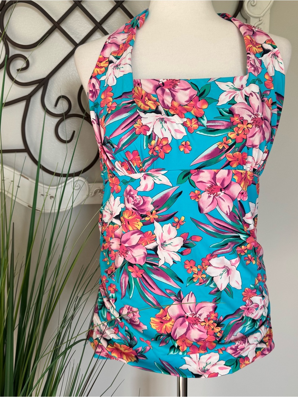 LANDS’ END Size 12 Tall Halter Style Bright Blue Floral Tankini Swimsuit Top